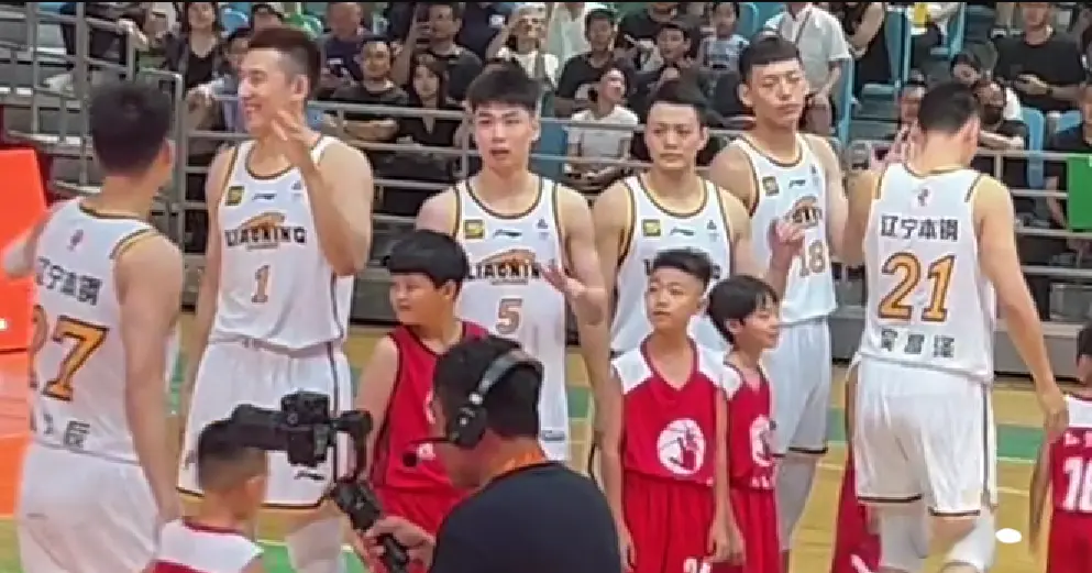 人得分上双, 末节决战