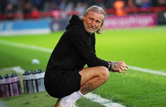 次证明自己, ue 次证明自己, ue