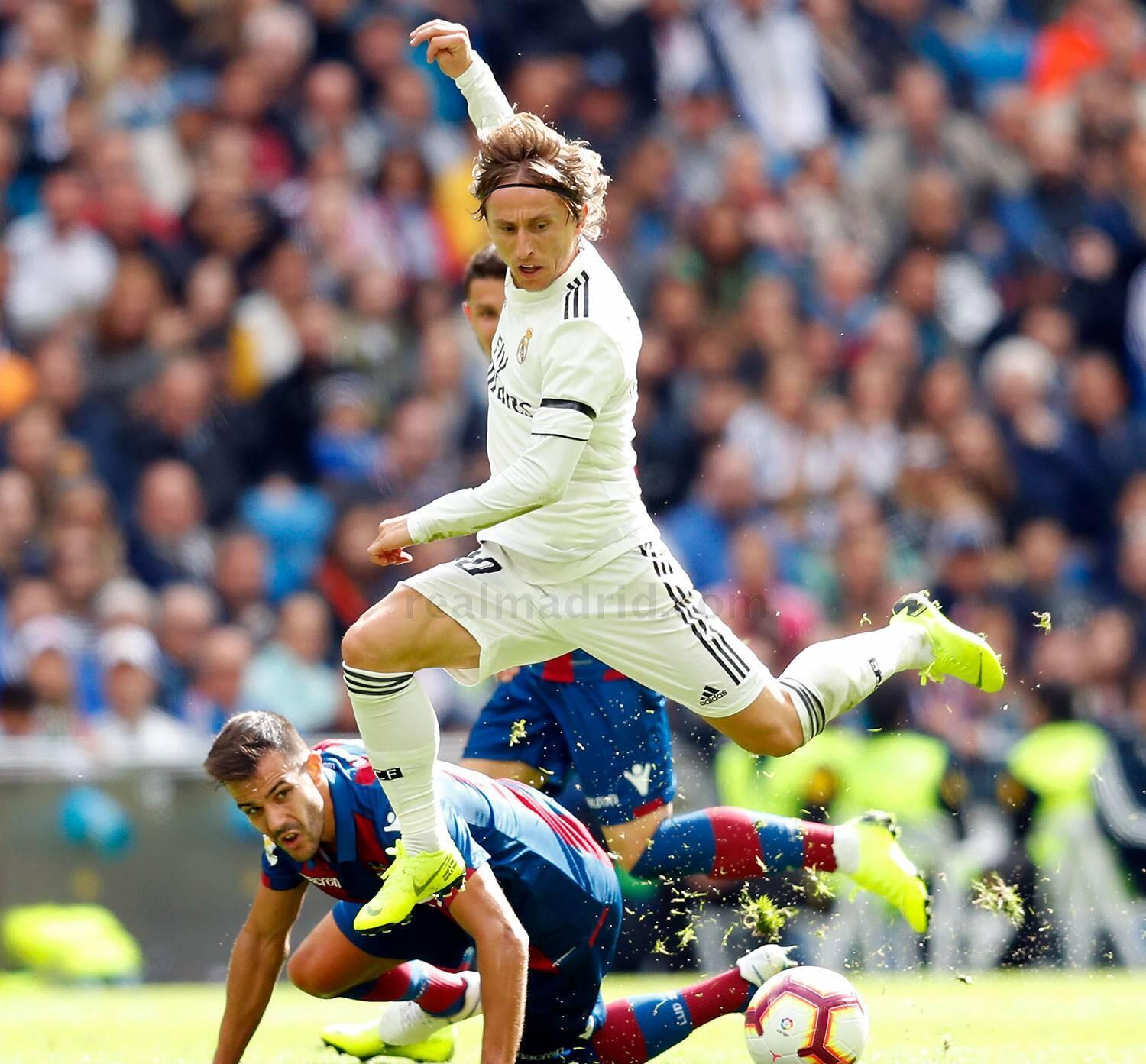 五战全胜的, 对手被罚下 五战全胜的, 对手被罚下