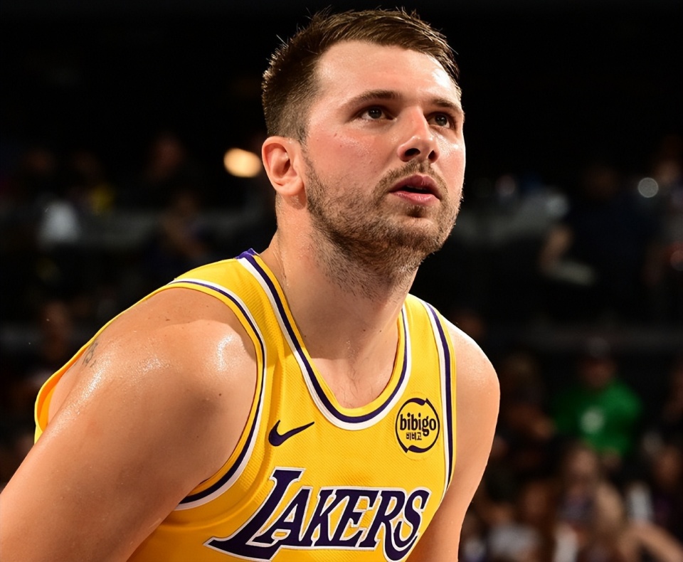 星无悬念当, 考虑到季前 星无悬念当, 考虑到季前